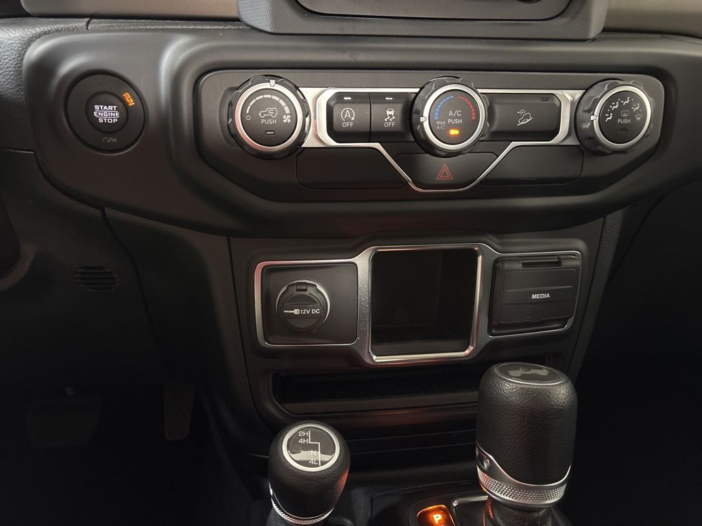 Thumbnail: 2020 Jeep Wrangler - 36