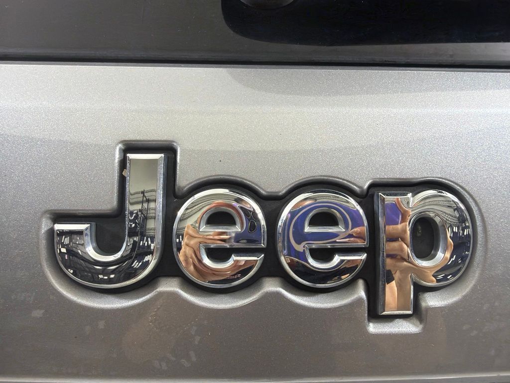 Thumbnail: 2017 Jeep Grand Cherokee - 7