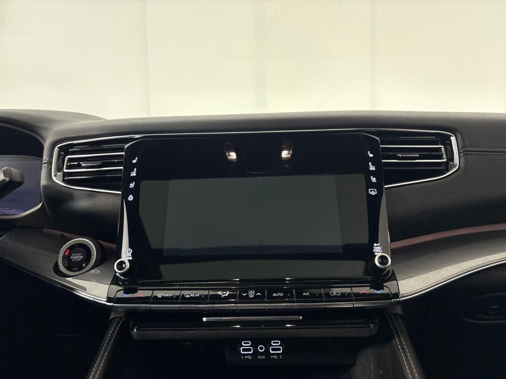 Thumbnail: 2022 Jeep Wagoneer - 12