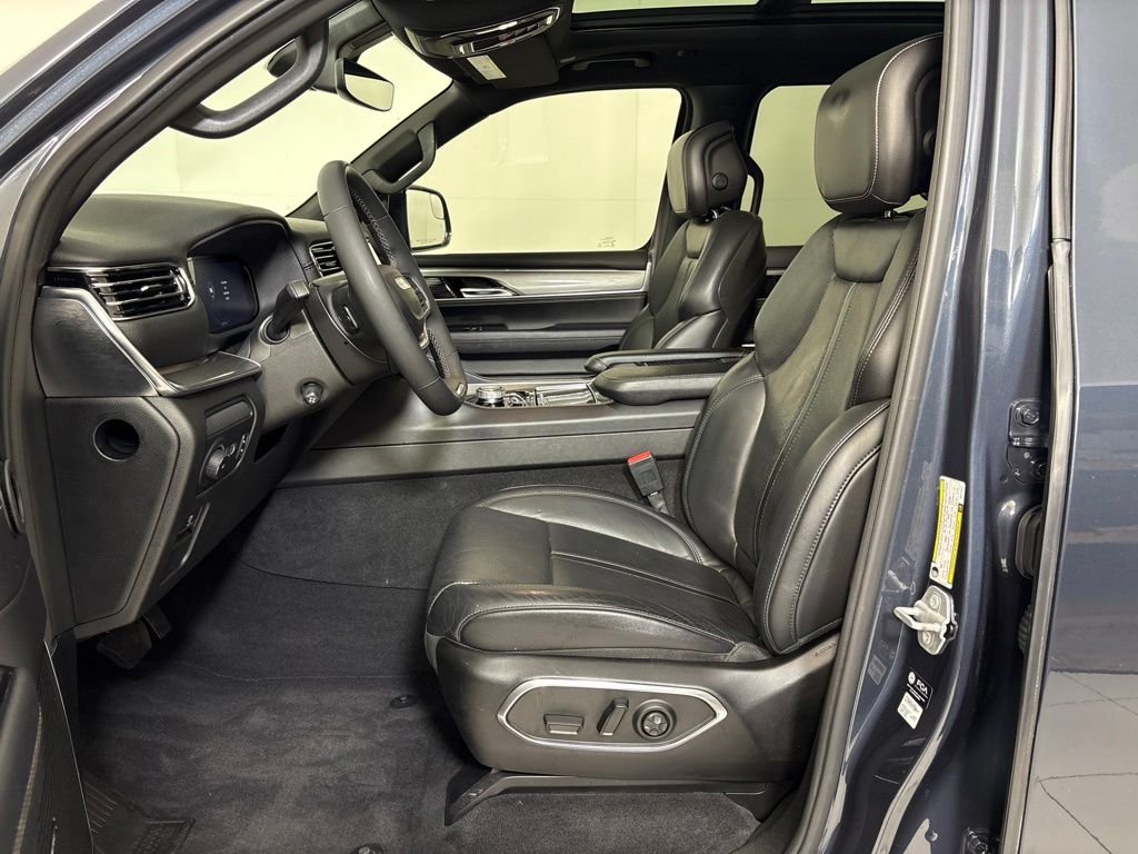 Thumbnail: 2022 Jeep Wagoneer - 9