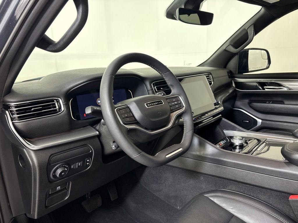 Thumbnail: 2022 Jeep Wagoneer - 7
