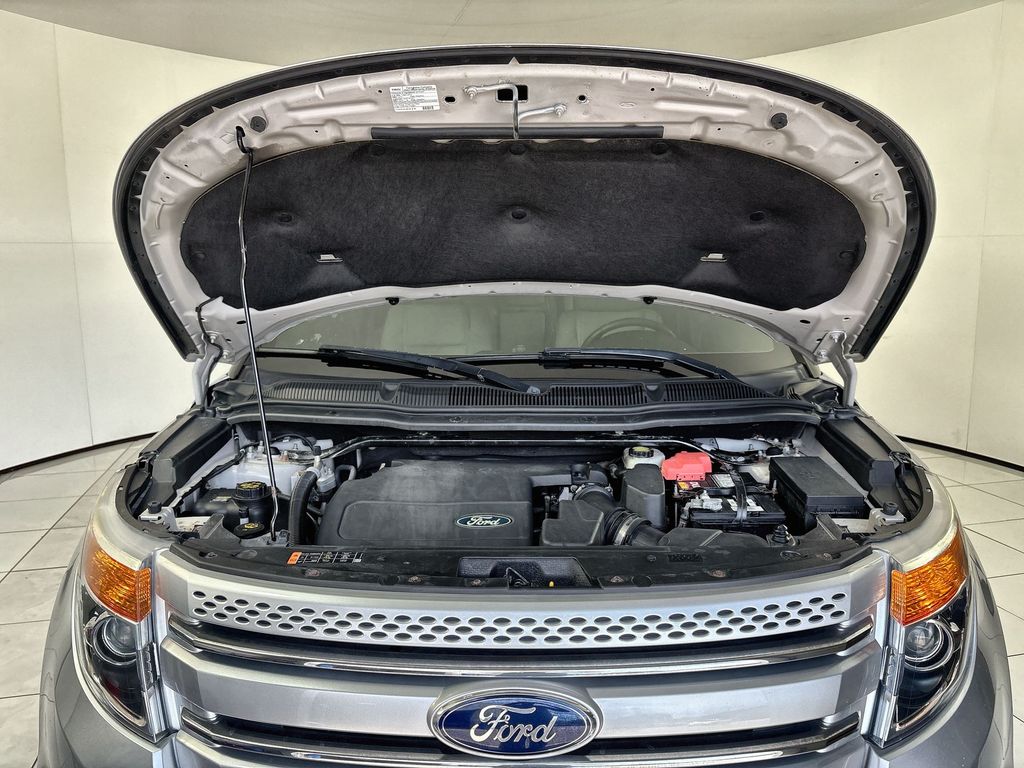 Thumbnail: 2015 Ford Explorer - 8
