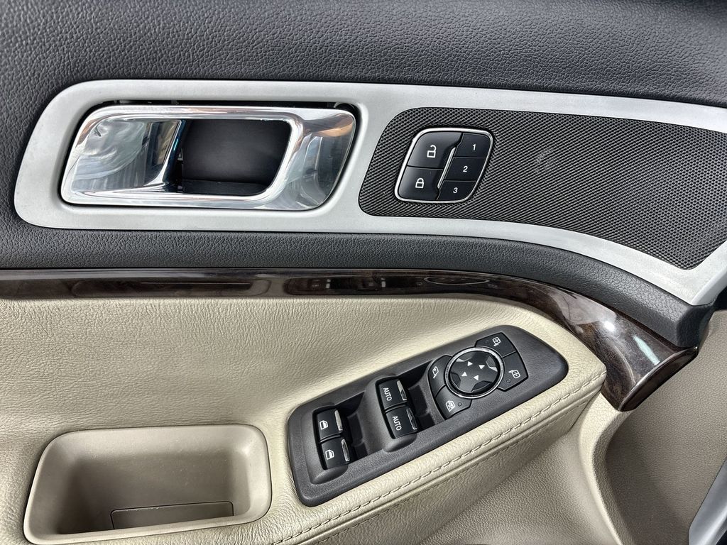 Thumbnail: 2015 Ford Explorer - 24