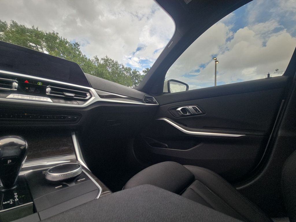 Thumbnail: 2020 BMW 3 Series - 10