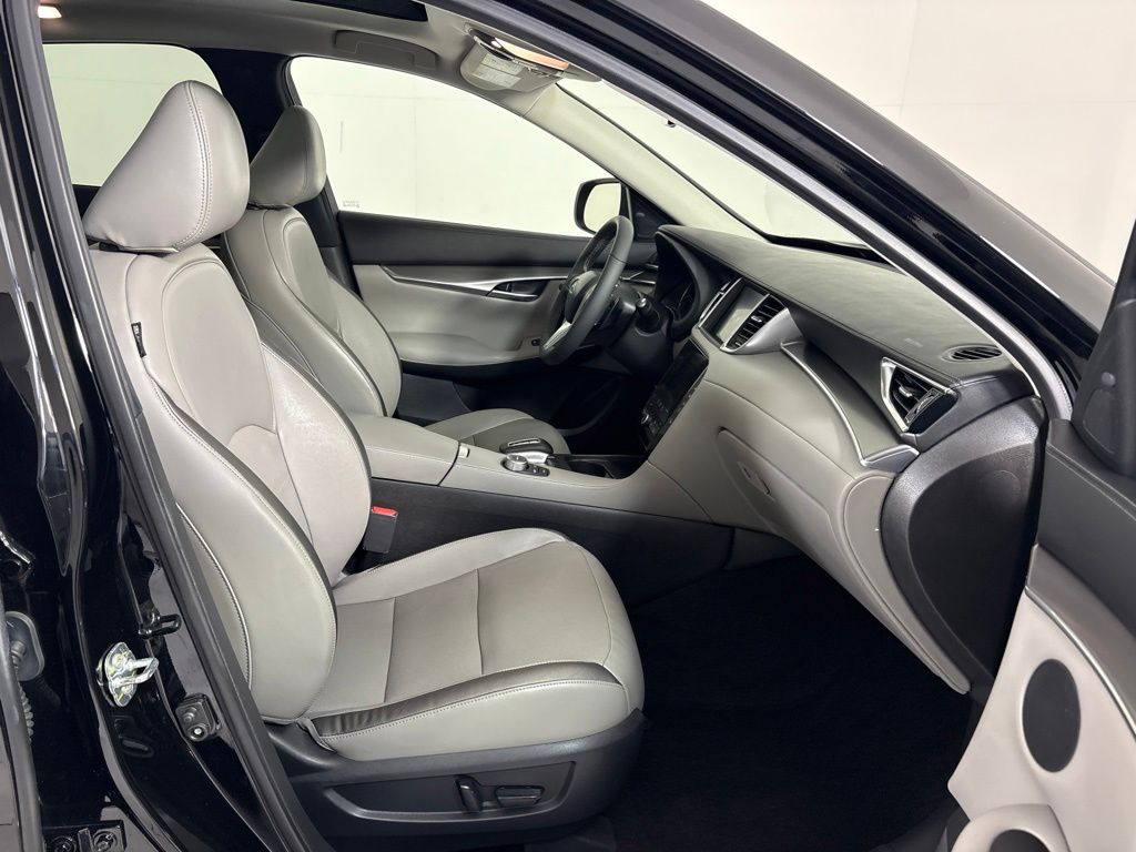 Thumbnail: 2023 INFINITI QX50 - 10