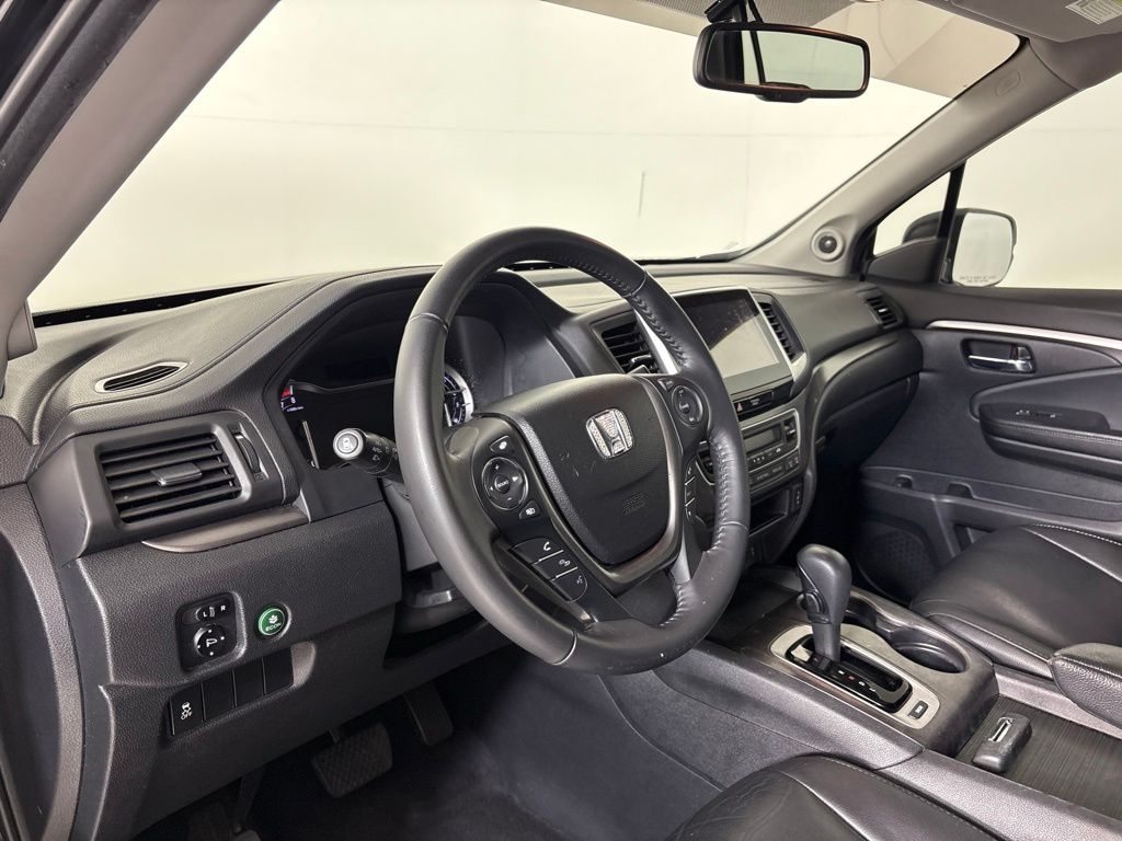 Thumbnail: 2017 Honda Pilot - 9