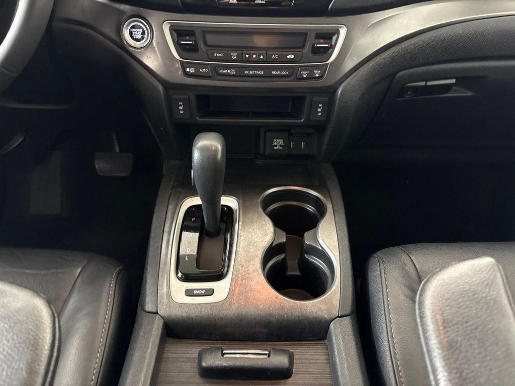 Thumbnail: 2017 Honda Pilot - 16