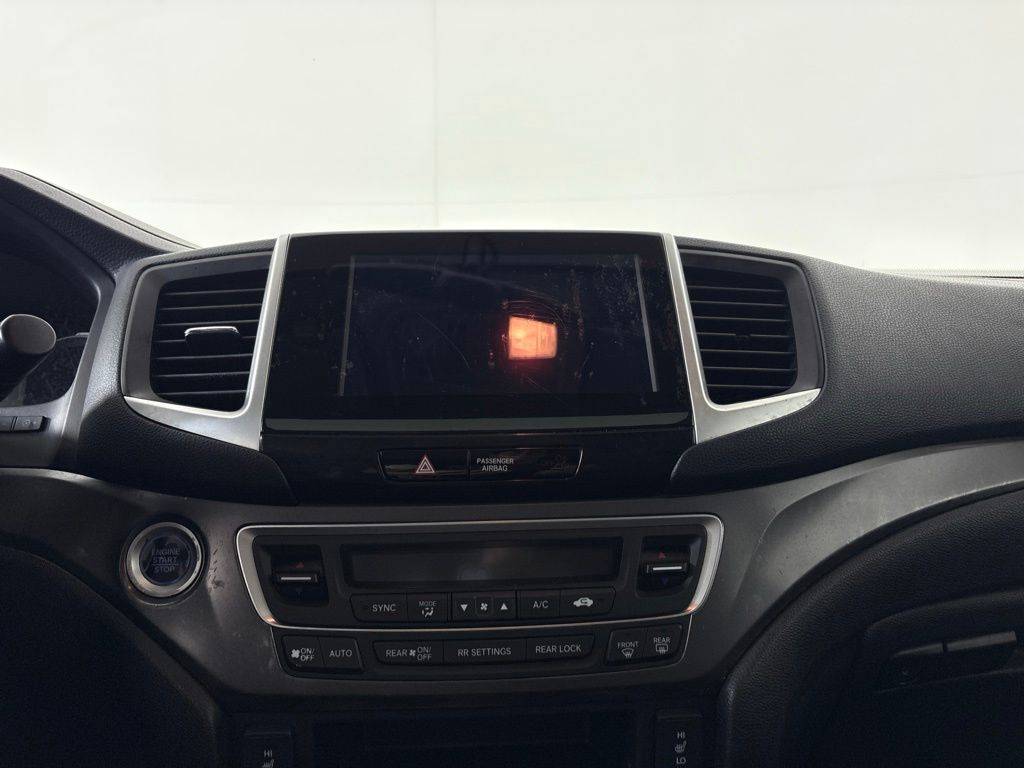 Thumbnail: 2017 Honda Pilot - 15