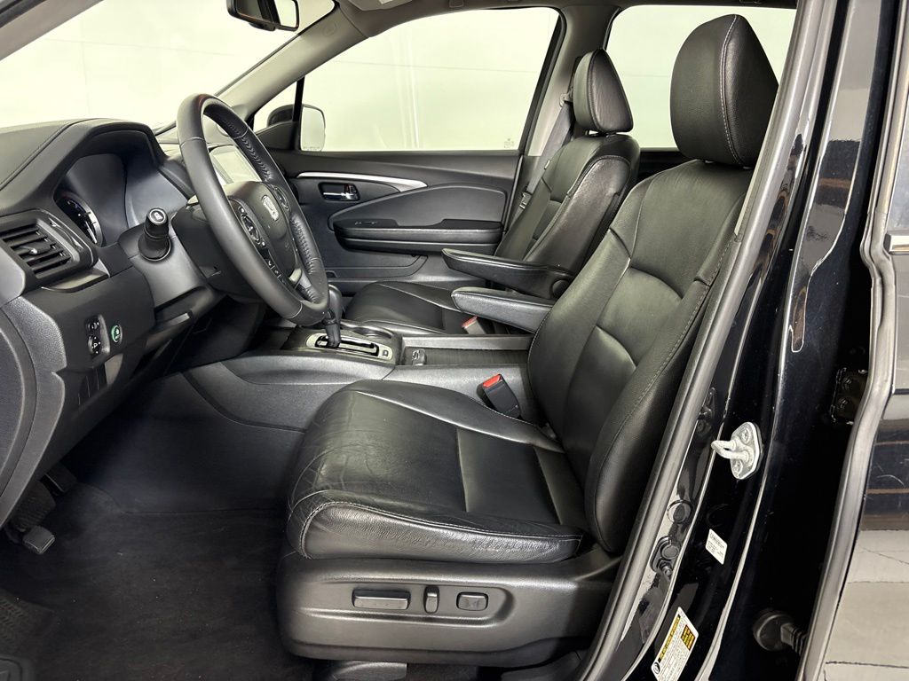 Thumbnail: 2017 Honda Pilot - 11