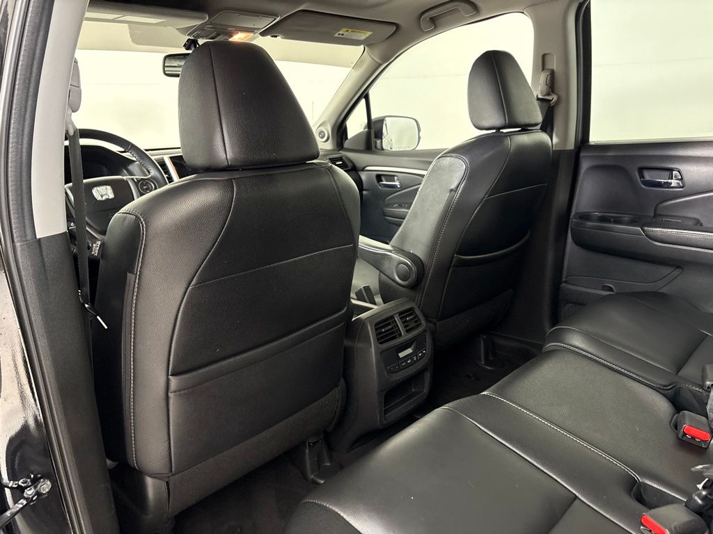 Thumbnail: 2017 Honda Pilot - 26