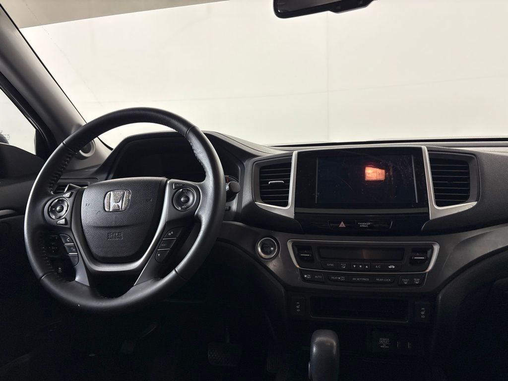 Thumbnail: 2017 Honda Pilot - 14