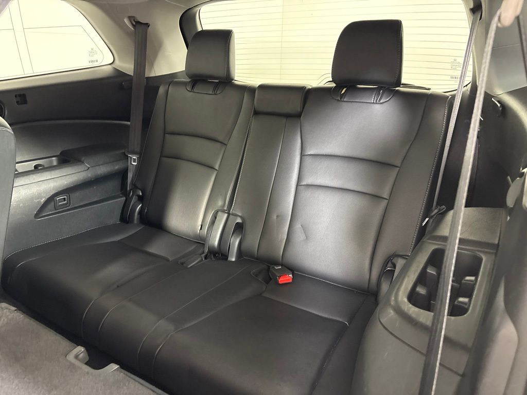Thumbnail: 2017 Honda Pilot - 27