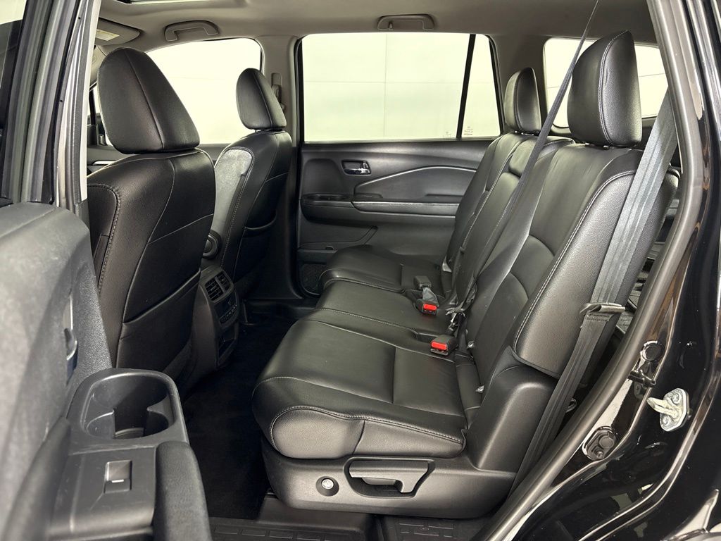 Thumbnail: 2017 Honda Pilot - 12