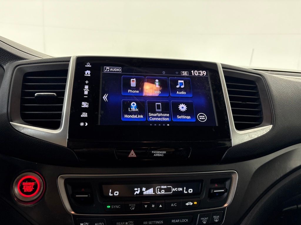 Thumbnail: 2017 Honda Pilot - 32
