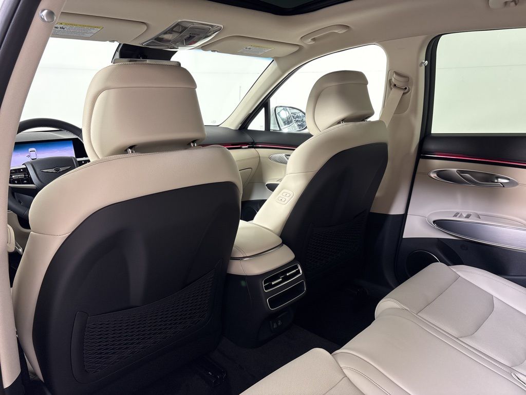 Thumbnail: 2026 Genesis GV70 - 13