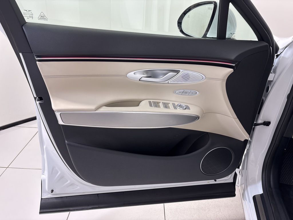 Thumbnail: 2026 Genesis GV70 - 26