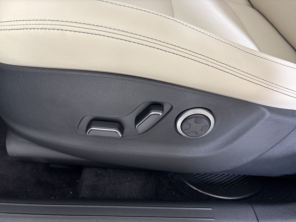 Thumbnail: 2026 Genesis GV70 - 24