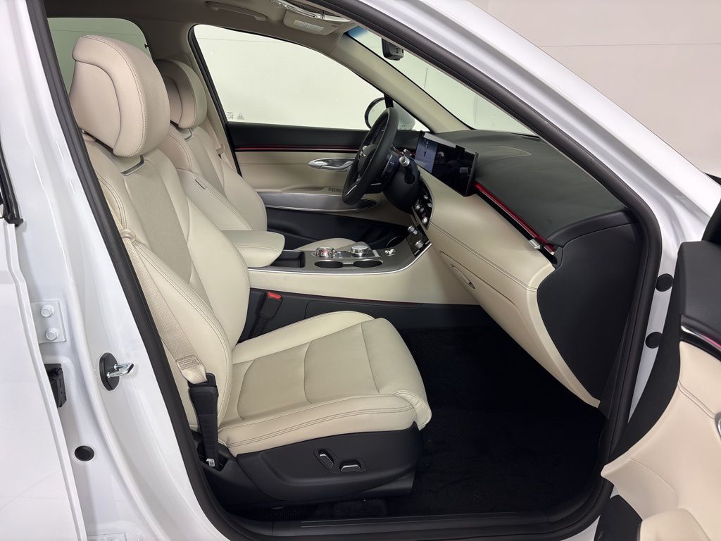 Thumbnail: 2026 Genesis GV70 - 11