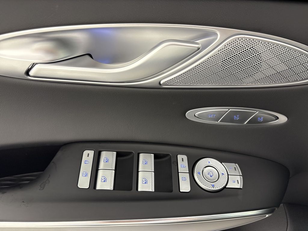 Thumbnail: 2026 Genesis GV70 - 24