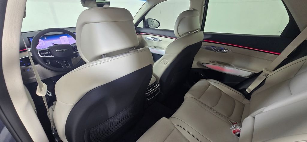 Thumbnail: 2026 Genesis GV70 - 11