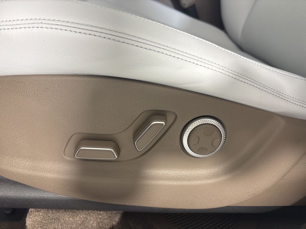 Thumbnail: 2026 Genesis GV70 - 23