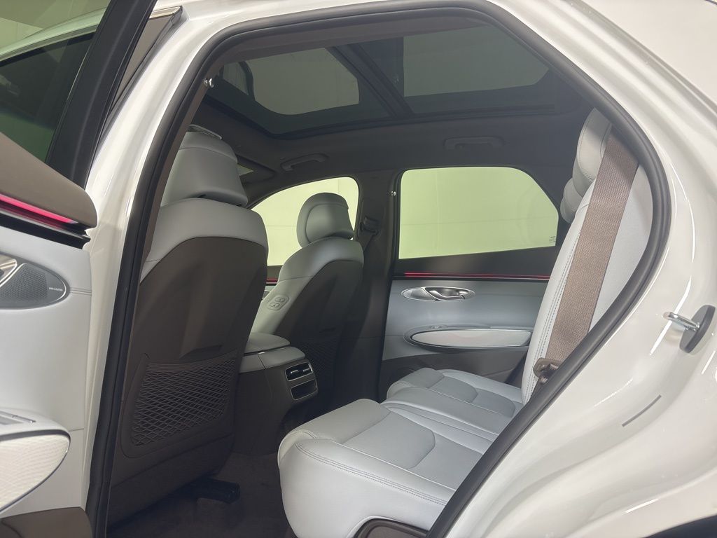 Thumbnail: 2026 Genesis GV70 - 12