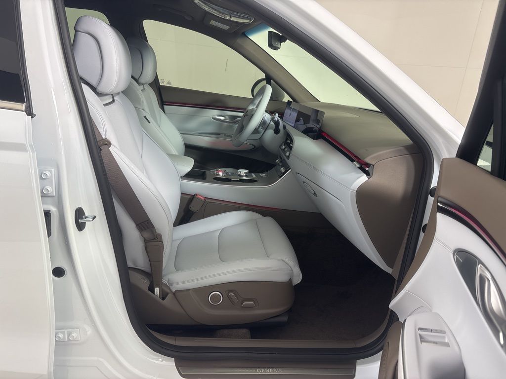 Thumbnail: 2026 Genesis GV70 - 10