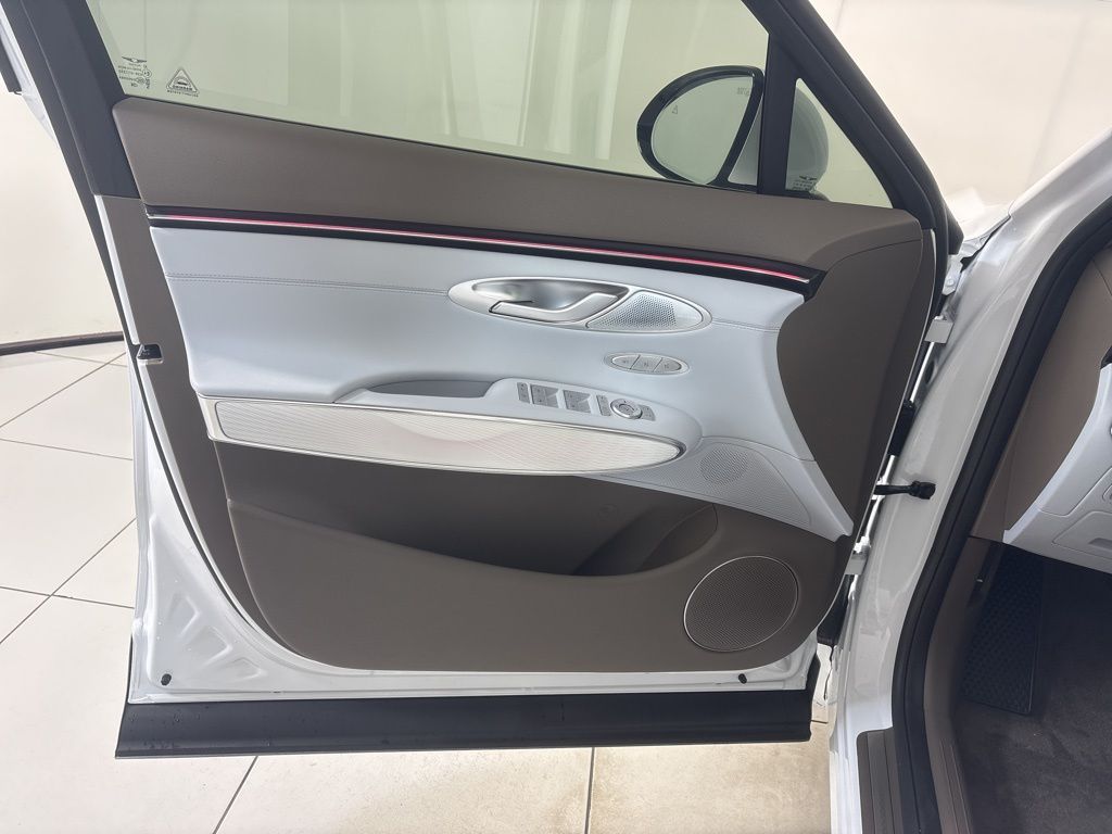 Thumbnail: 2026 Genesis GV70 - 24