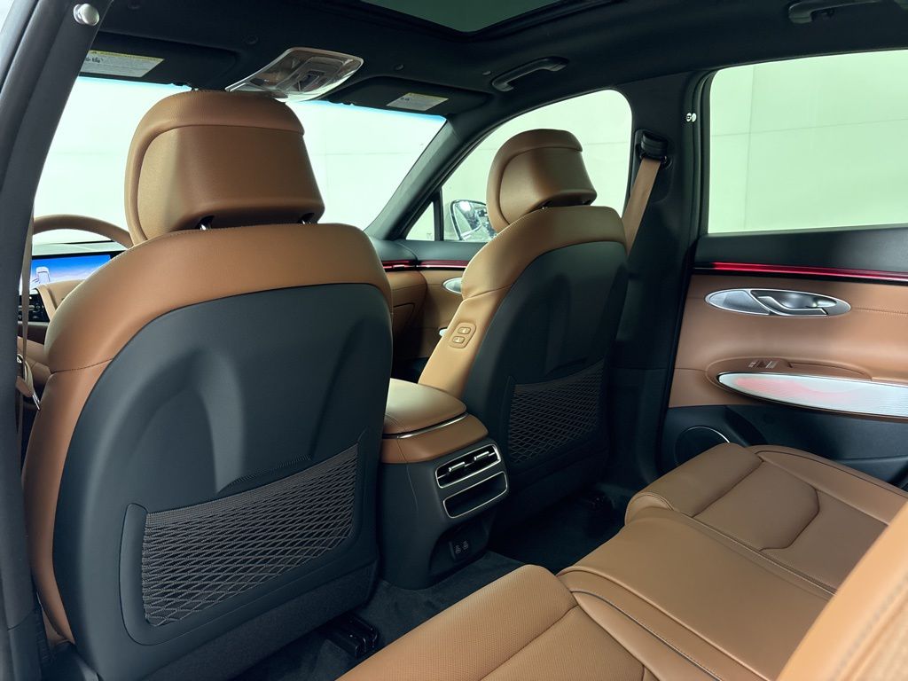 Thumbnail: 2026 Genesis GV70 - 13