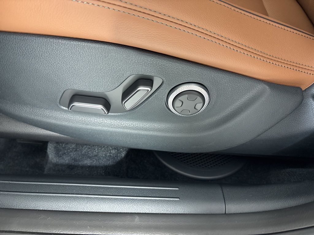 Thumbnail: 2026 Genesis GV70 - 24