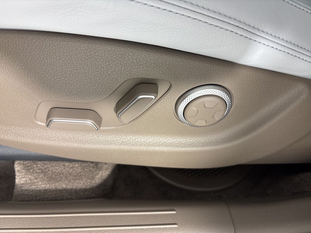 Thumbnail: 2026 Genesis GV70 - 24