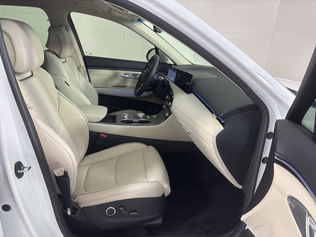 Thumbnail: 2026 Genesis GV70 - 11