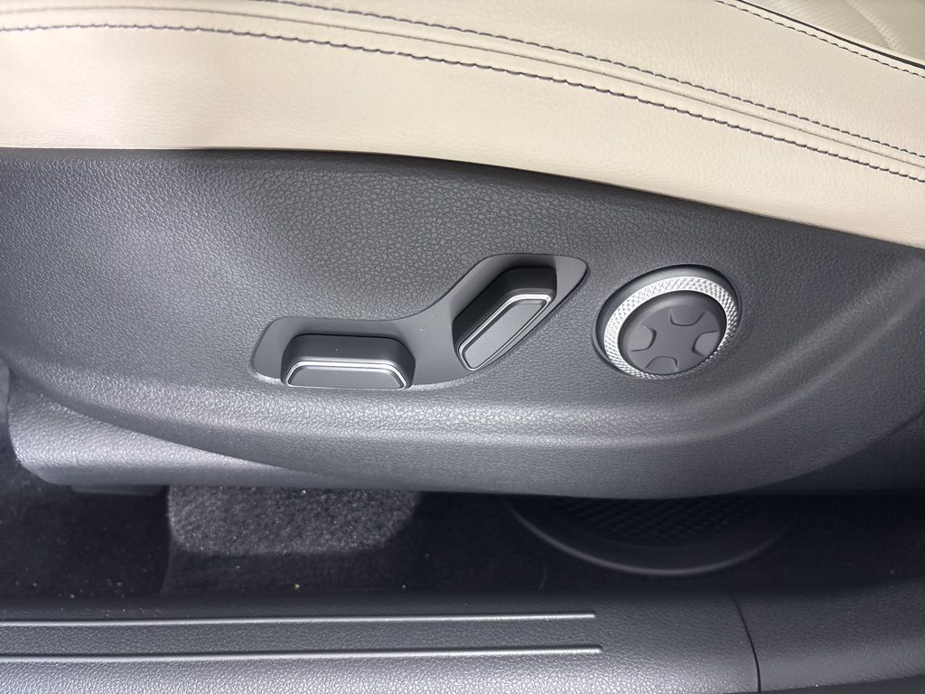 Thumbnail: 2026 Genesis GV70 - 24