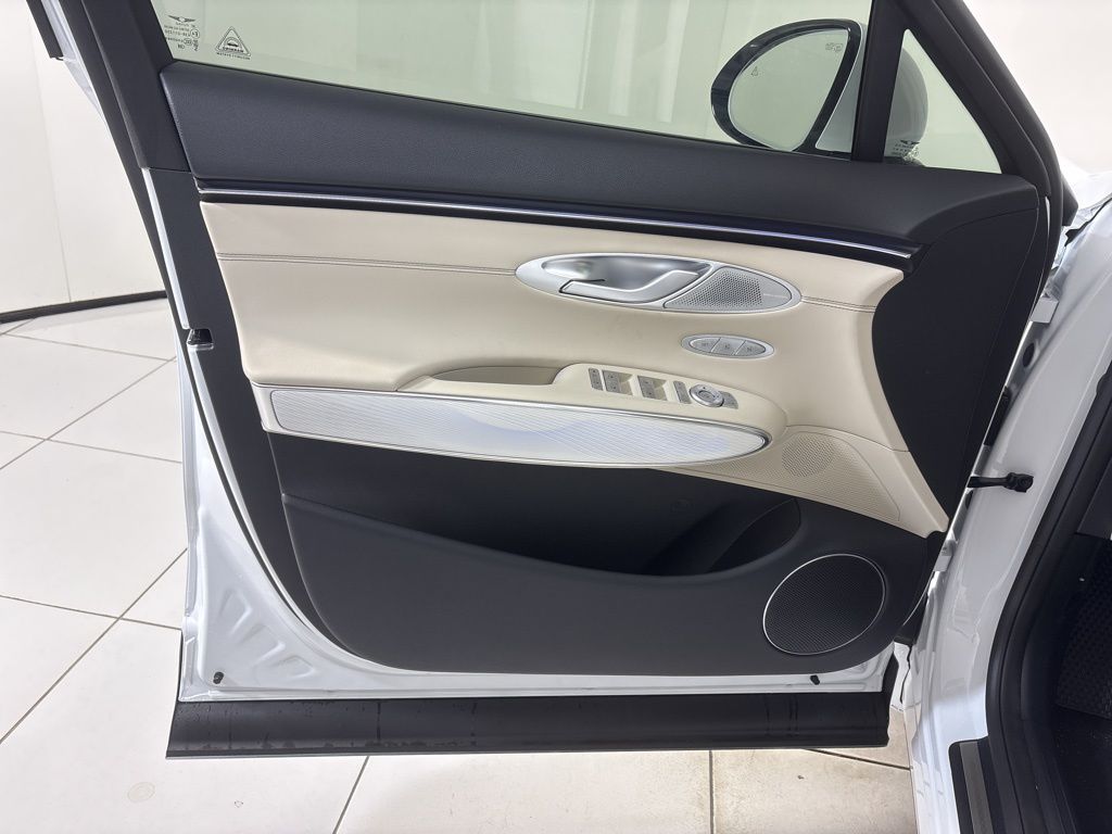 Thumbnail: 2026 Genesis GV70 - 25