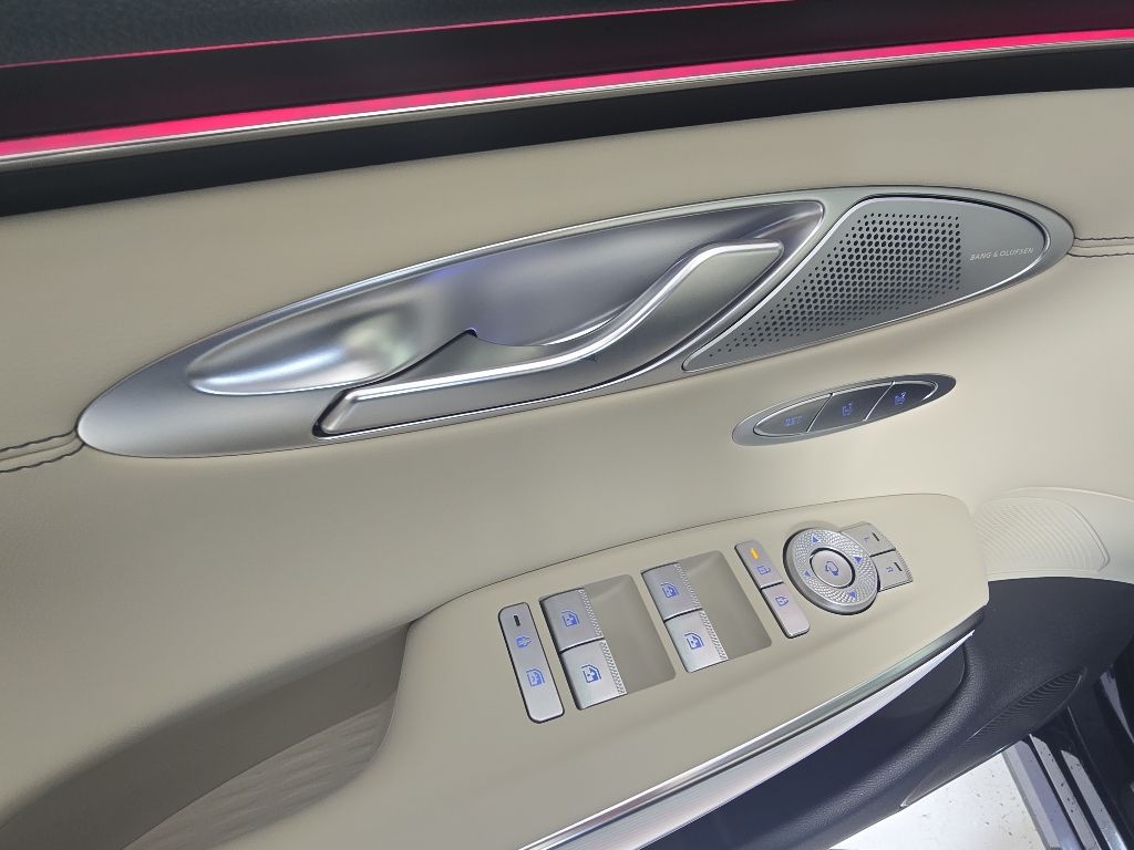 Thumbnail: 2026 Genesis GV70 - 24