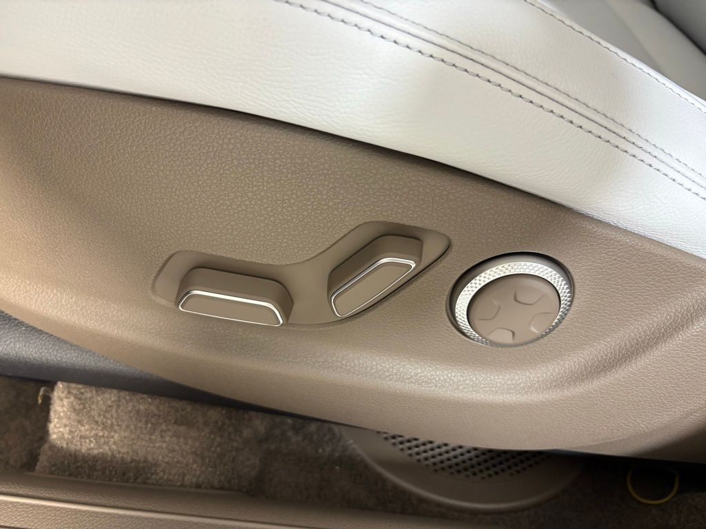 Thumbnail: 2026 Genesis GV70 - 25