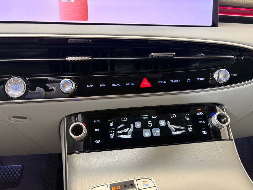 Thumbnail: 2026 Genesis GV70 - 35