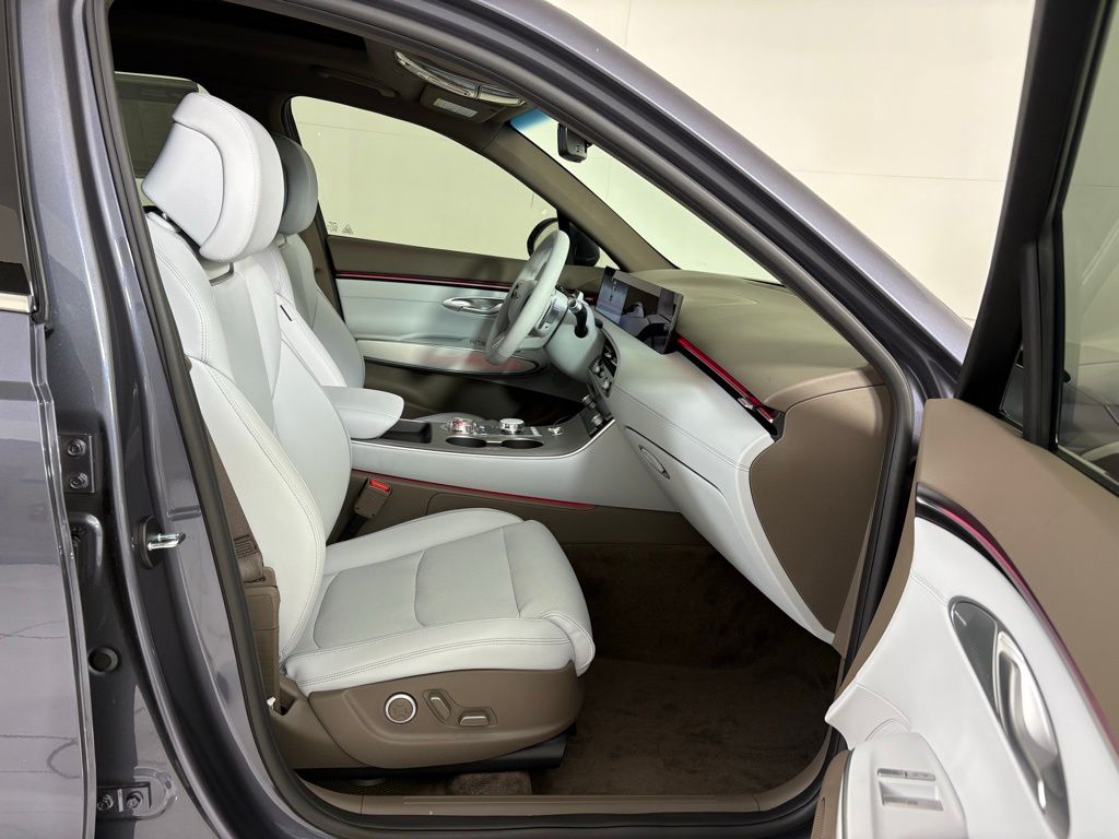 Thumbnail: 2026 Genesis GV70 - 11