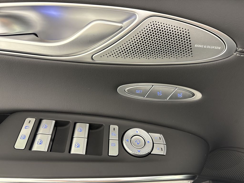 Thumbnail: 2026 Genesis GV70 - 22