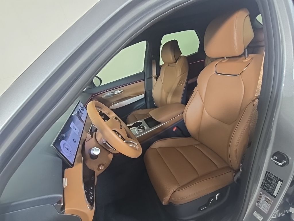 Thumbnail: 2026 Genesis GV70 - 10