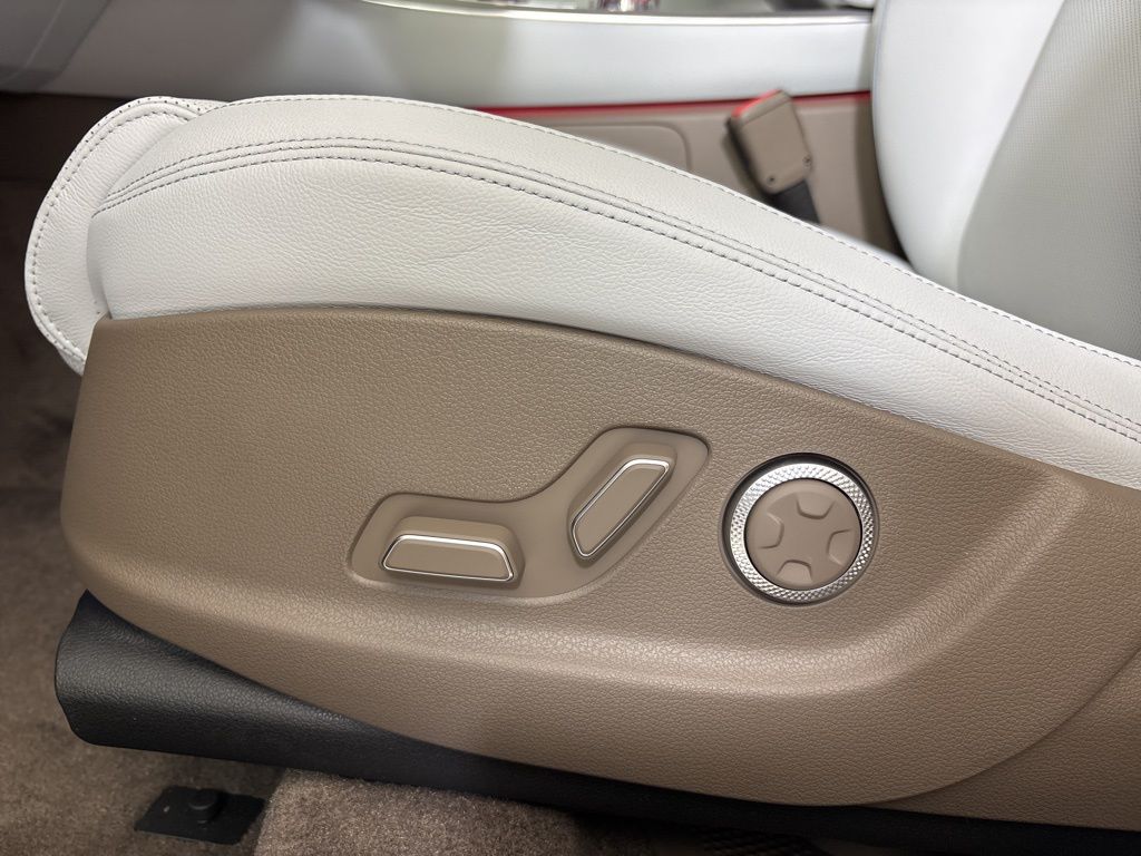 Thumbnail: 2026 Genesis GV70 - 23