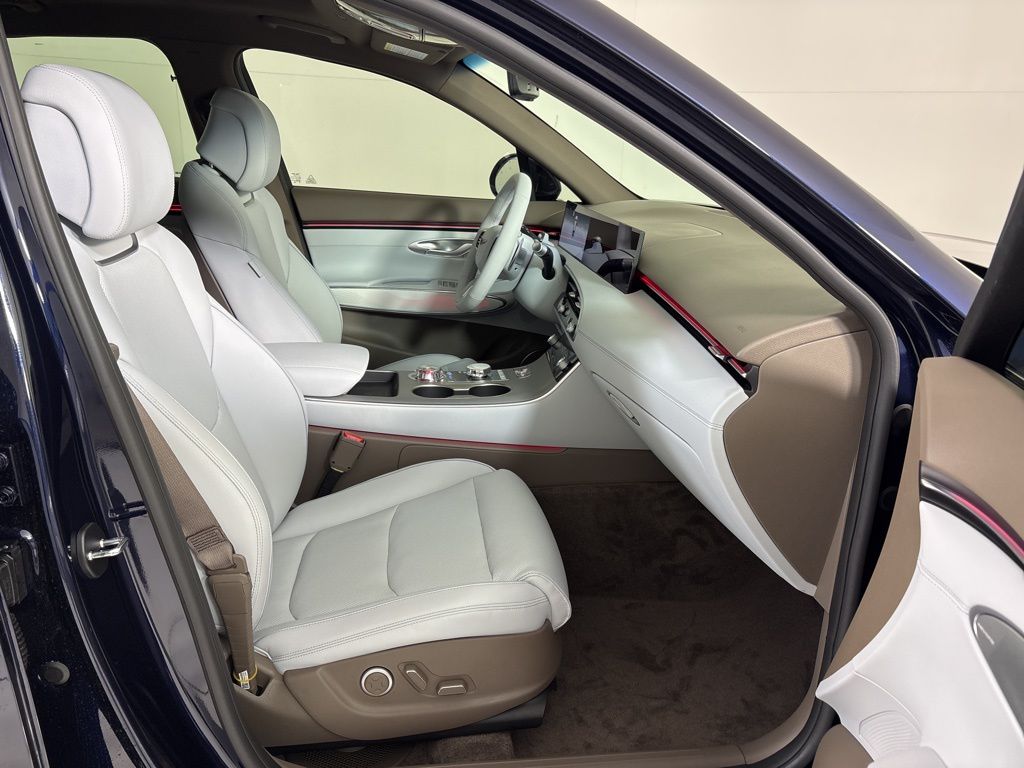 Thumbnail: 2026 Genesis GV70 - 10