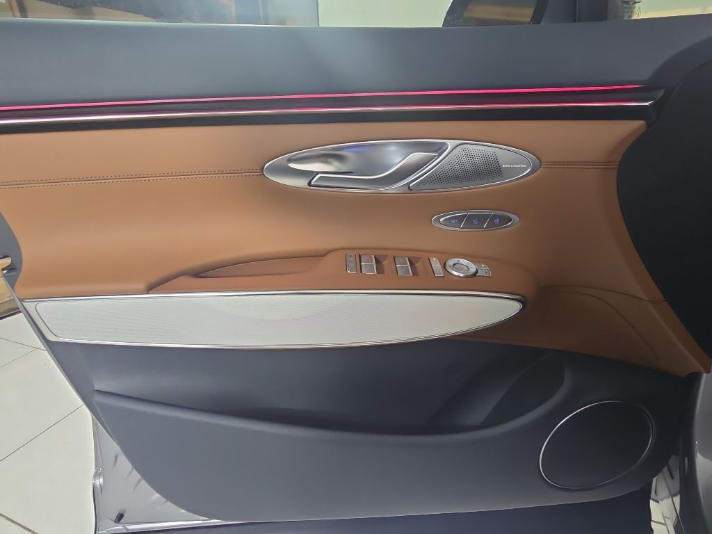 Thumbnail: 2026 Genesis GV70 - 23