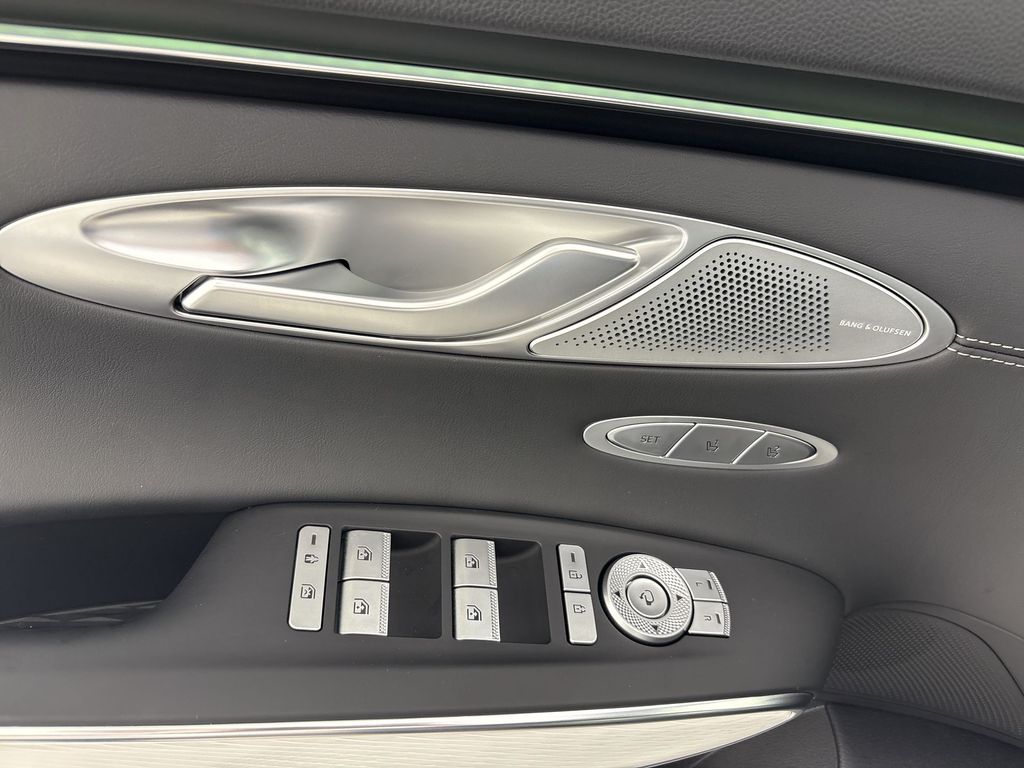 Thumbnail: 2026 Genesis GV70 - 23