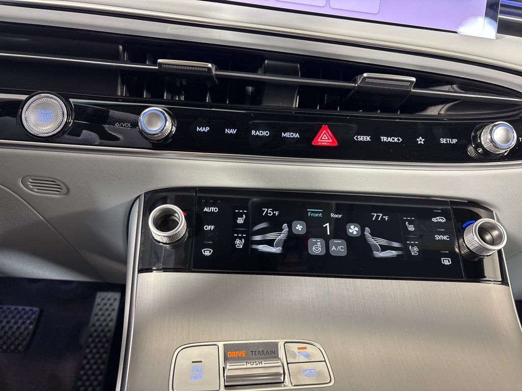 Thumbnail: 2026 Genesis GV70 - 33