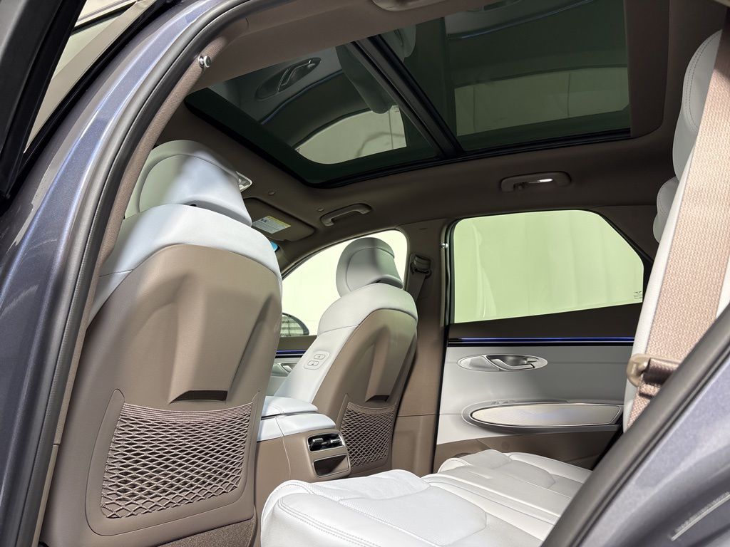 Thumbnail: 2026 Genesis GV70 - 26