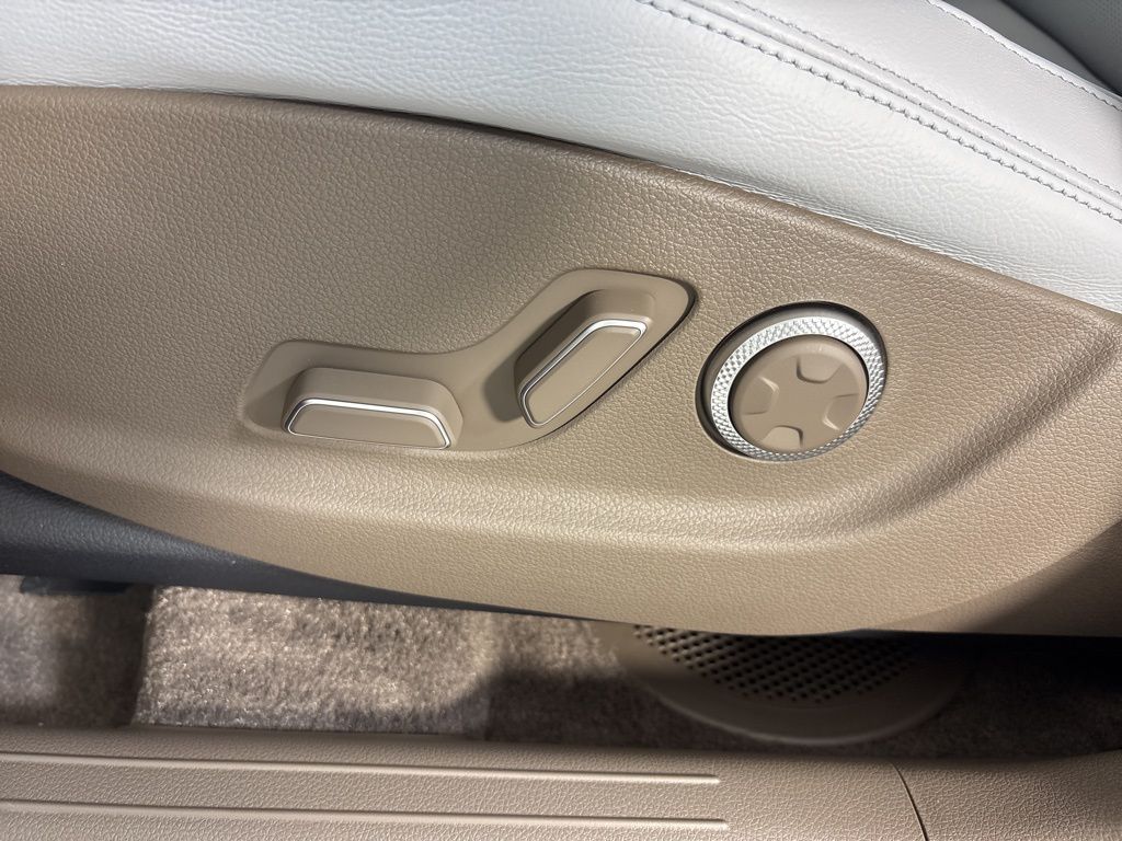 Thumbnail: 2026 Genesis GV70 - 24