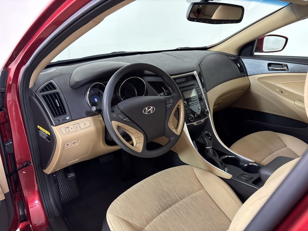 Thumbnail: 2013 Hyundai Sonata - 9