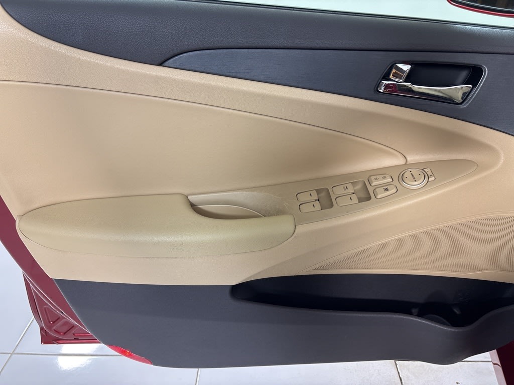 Thumbnail: 2013 Hyundai Sonata - 24