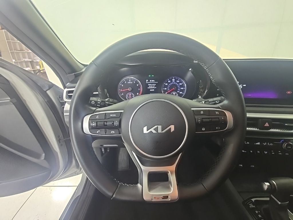 Thumbnail: 2022 Kia K5 - 2